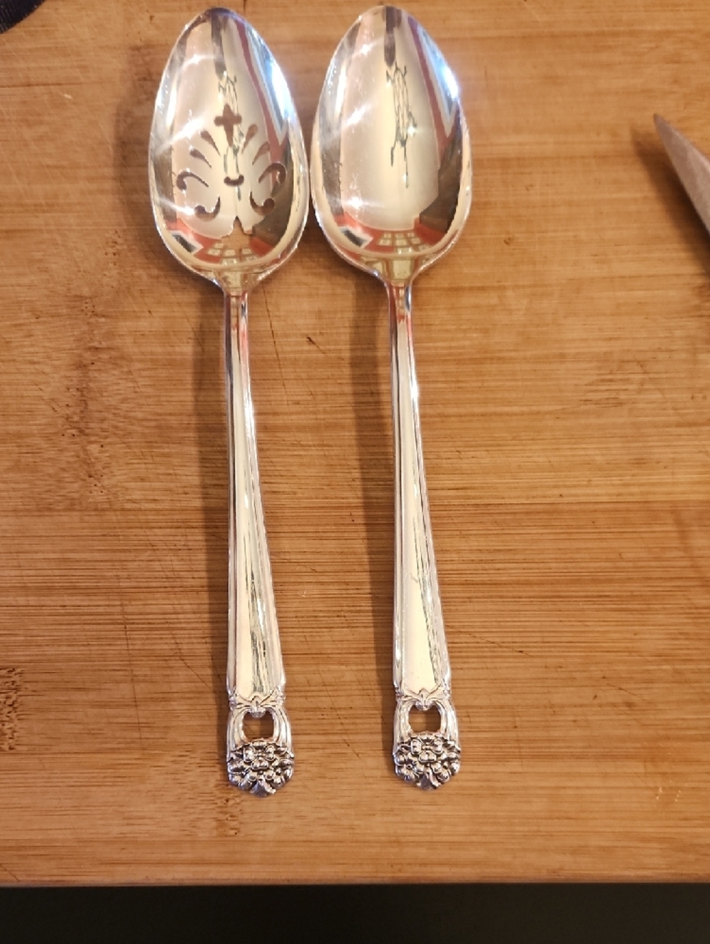 1847 Eternally Yours Ornate Silver Serving Spoons -  (Set of 2) - Picture 8 of 8